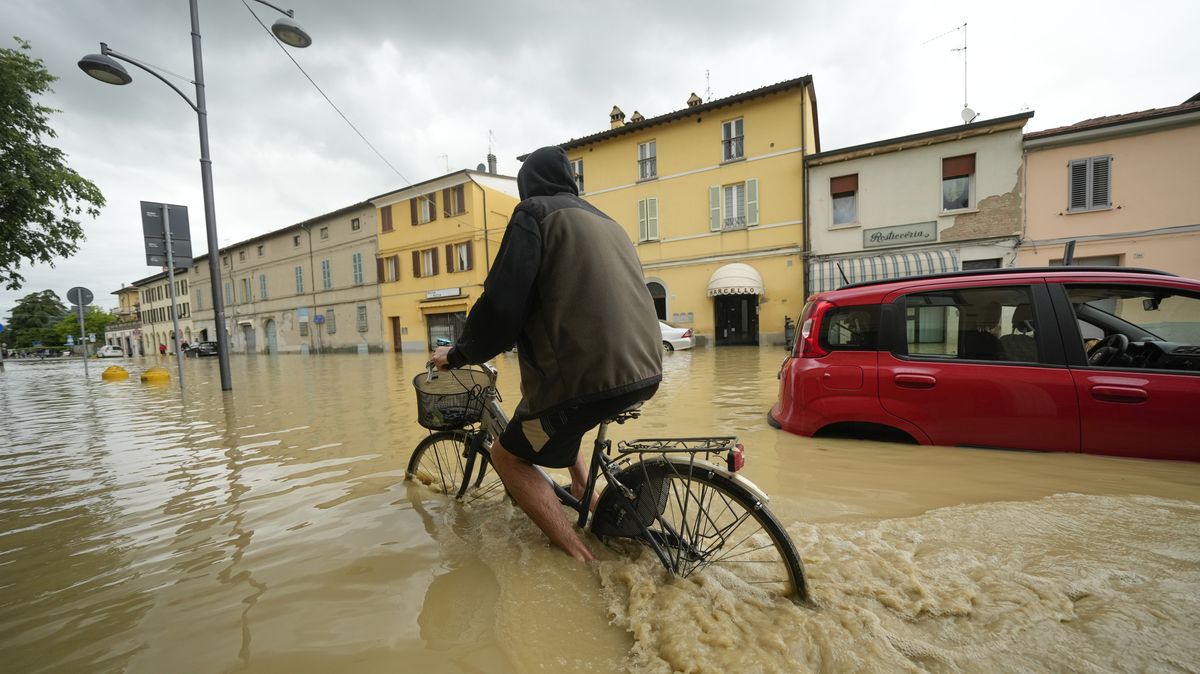 FOTO: Masivní povodně v severní Itálii zasáhly 35 obcí a vyžádaly si 9 obětí